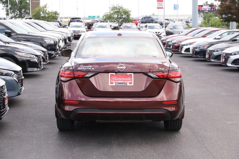 Nissan Sentra Vehicle Image 06
