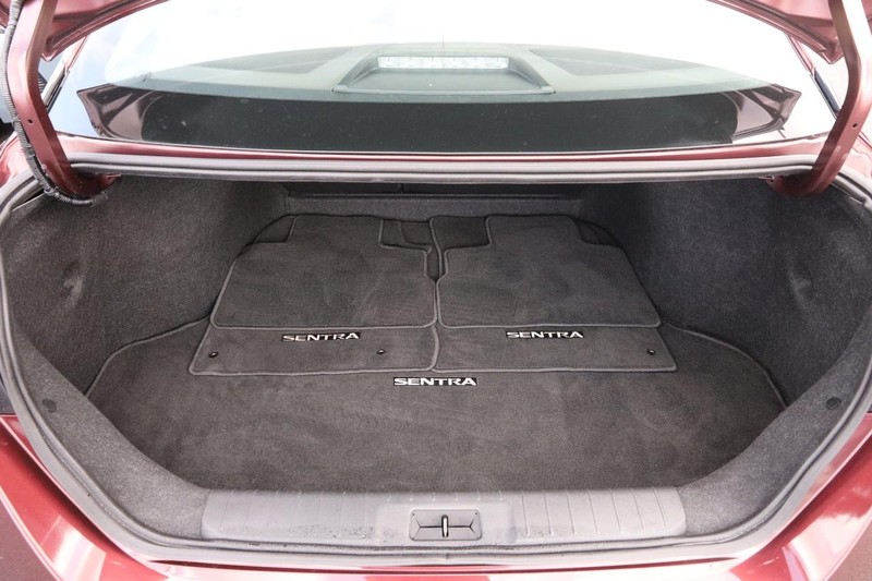 Nissan Sentra Vehicle Image 07
