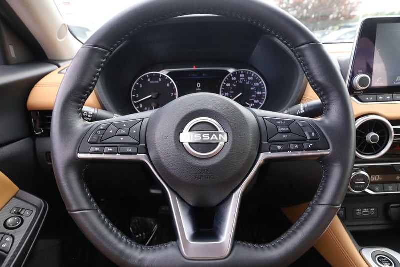 Nissan Sentra Vehicle Image 11