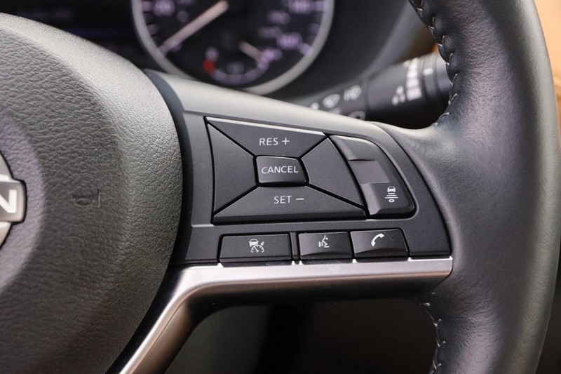 Nissan Sentra Vehicle Image 13