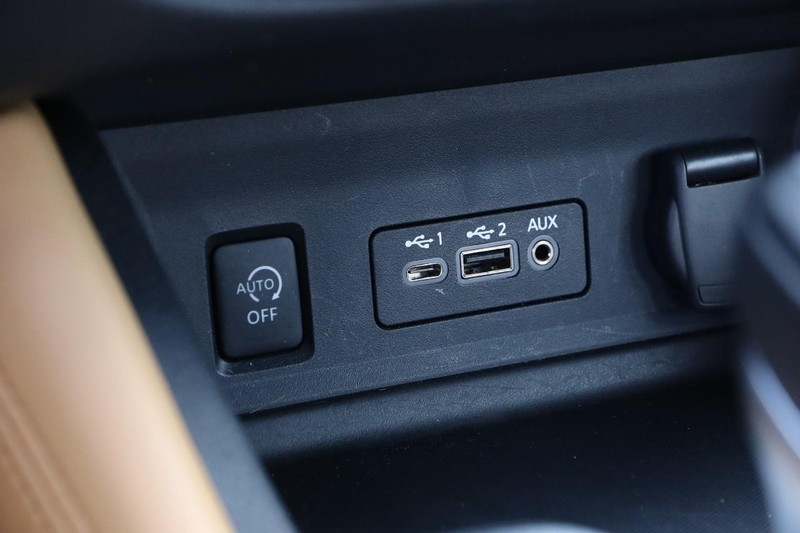 Nissan Sentra Vehicle Image 19