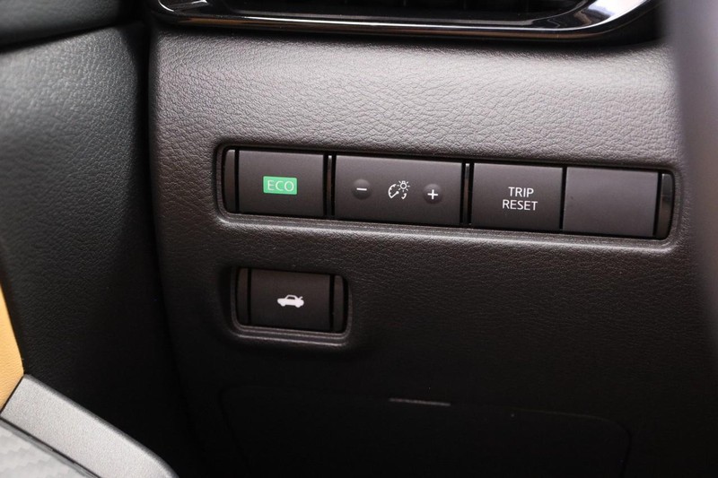 Nissan Sentra Vehicle Image 20