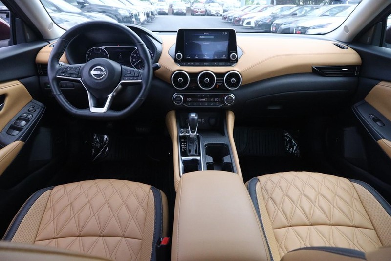 Nissan Sentra Vehicle Image 21