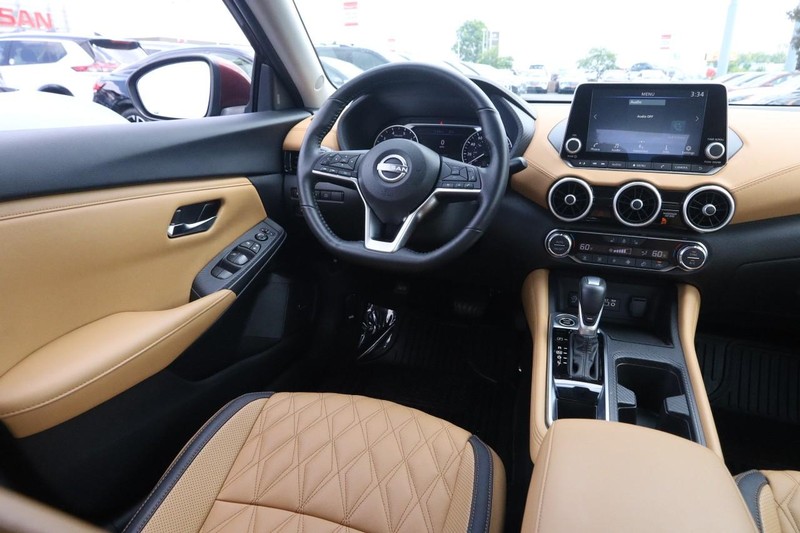 Nissan Sentra Vehicle Image 22