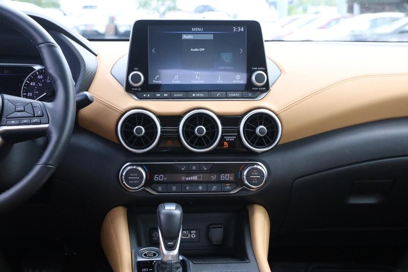 Nissan Sentra Vehicle Image 24