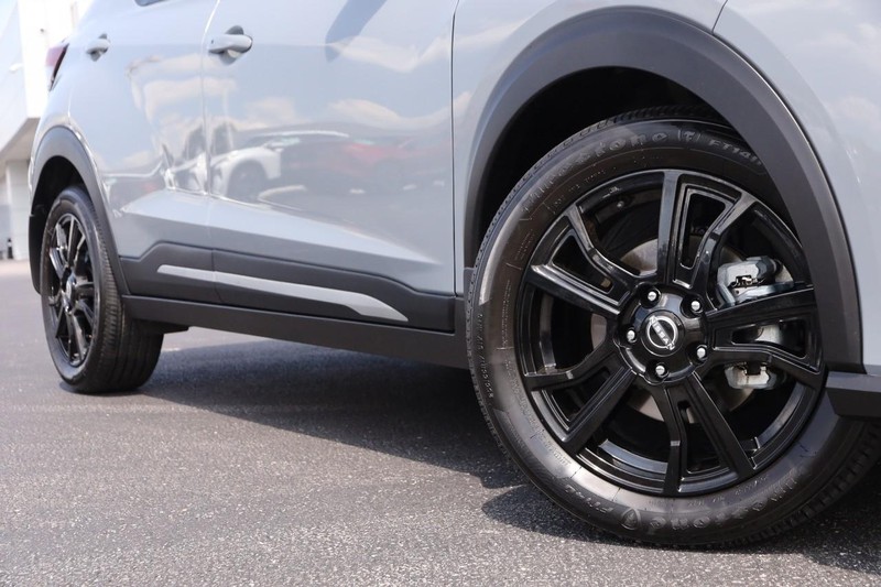 Nissan Kicks Vehicle Image 03