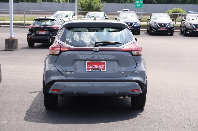 Nissan Kicks Vehicle Image 06