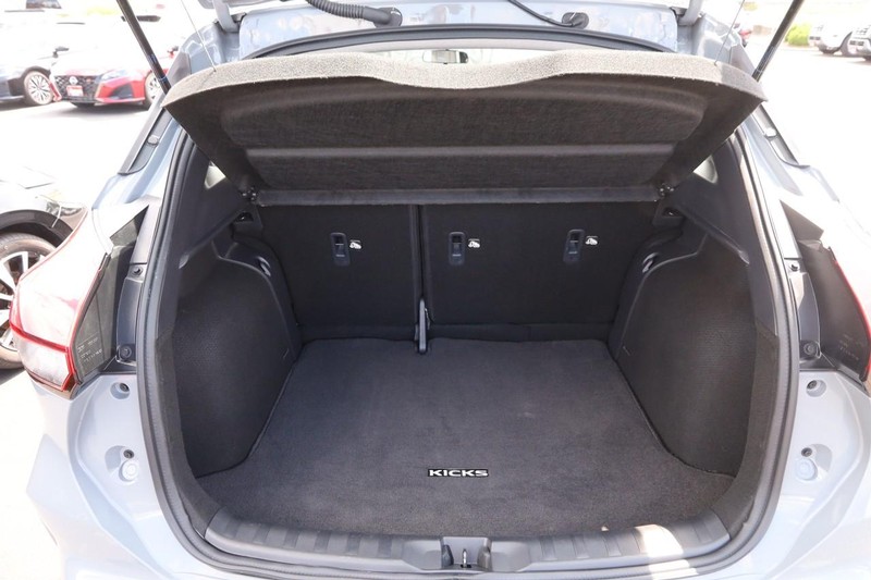 Nissan Kicks Vehicle Image 07