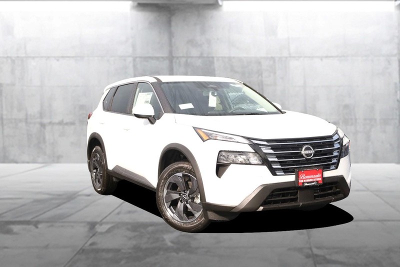 Nissan Rogue Vehicle Image 02