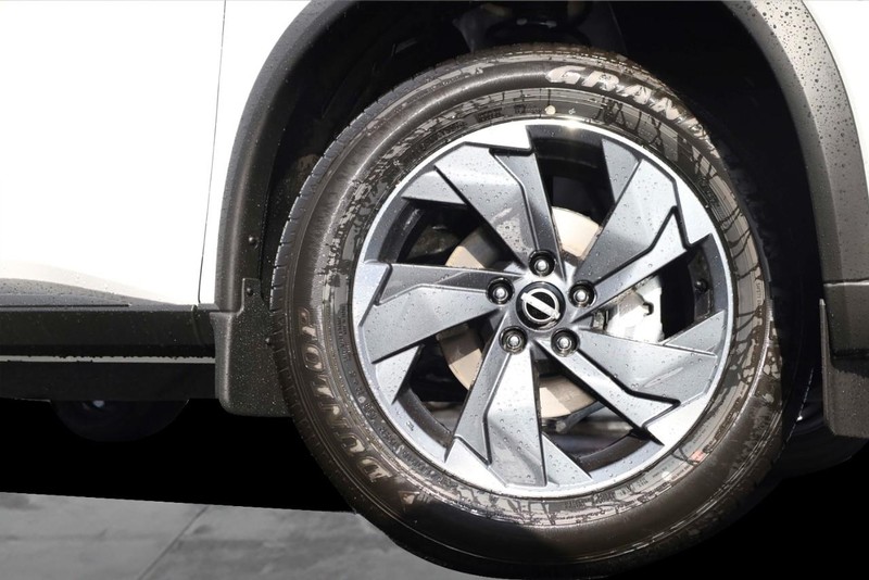 Nissan Rogue Vehicle Image 03