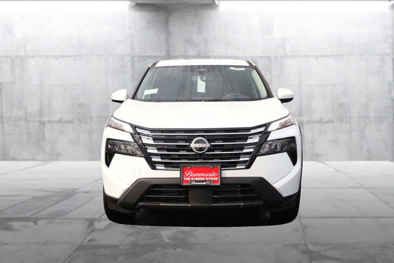 Nissan Rogue Vehicle Image 04