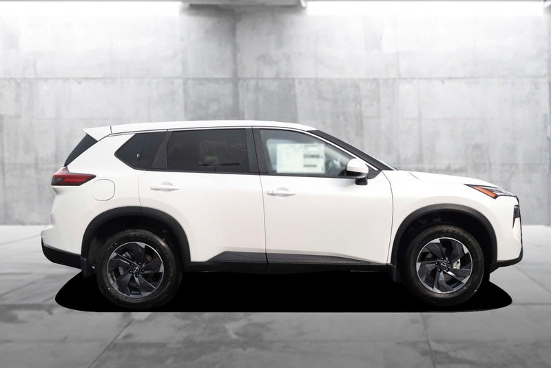 Nissan Rogue Vehicle Image 05