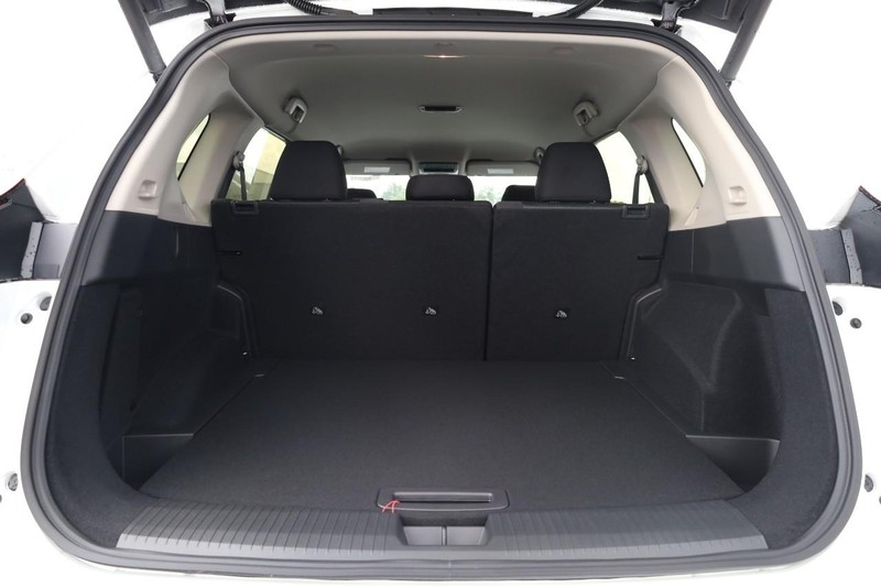 Nissan Rogue Vehicle Image 07