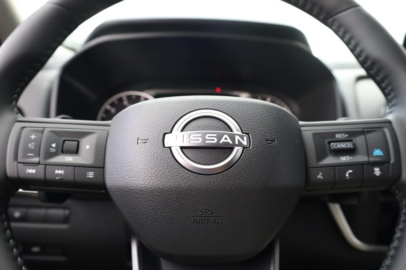 Nissan Rogue Vehicle Image 12