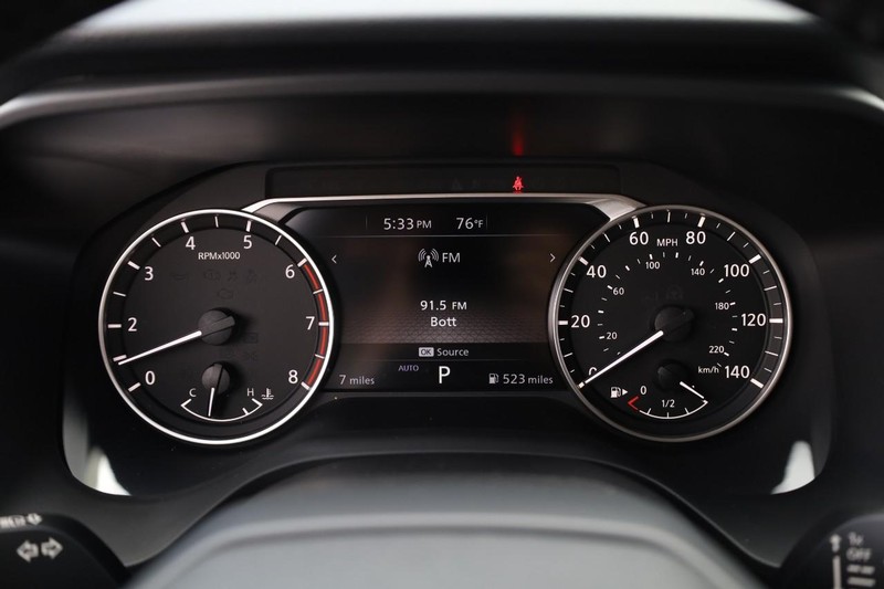 Nissan Rogue Vehicle Image 13