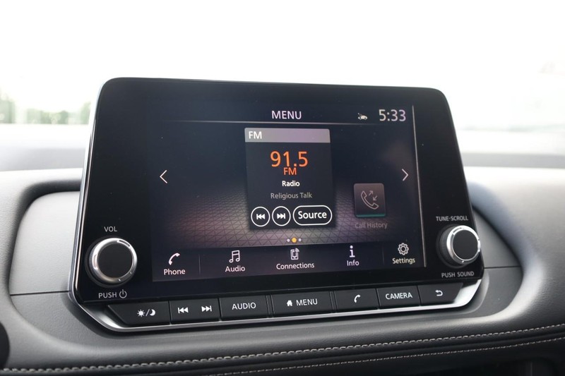 Nissan Rogue Vehicle Image 14