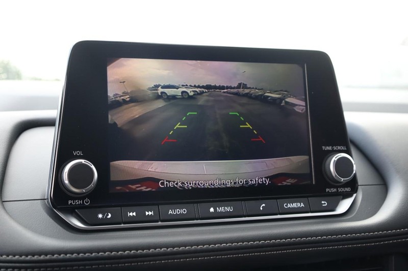 Nissan Rogue Vehicle Image 15
