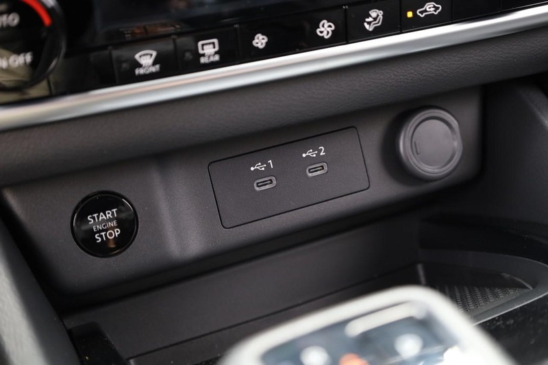 Nissan Rogue Vehicle Image 17
