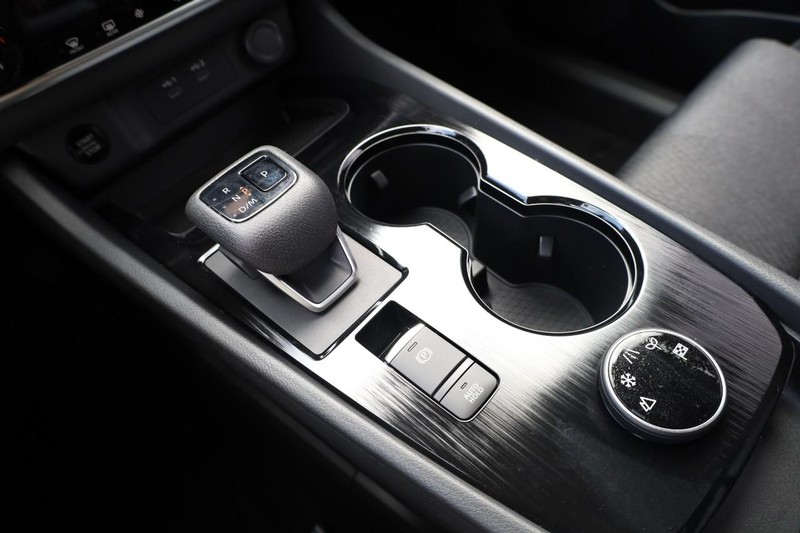 Nissan Rogue Vehicle Image 18