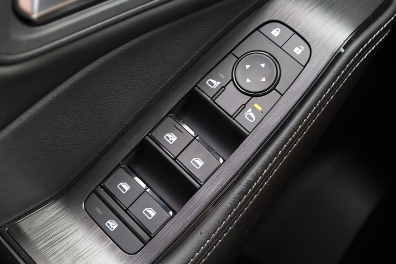 Nissan Rogue Vehicle Image 20