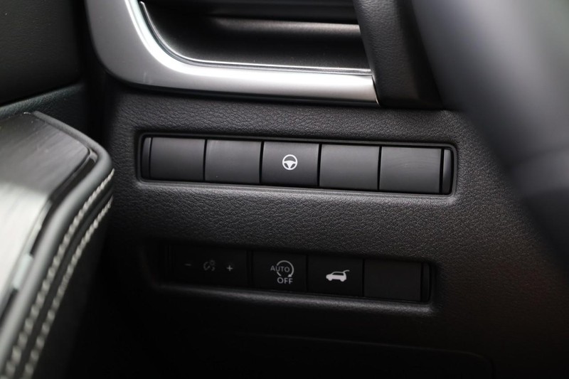 Nissan Rogue Vehicle Image 21