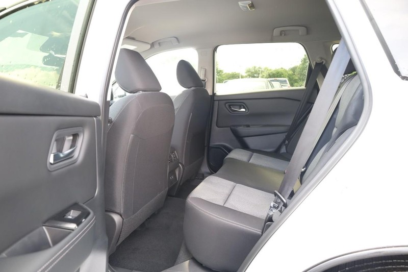 Nissan Rogue Vehicle Image 23