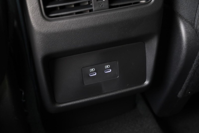 Nissan Rogue Vehicle Image 24