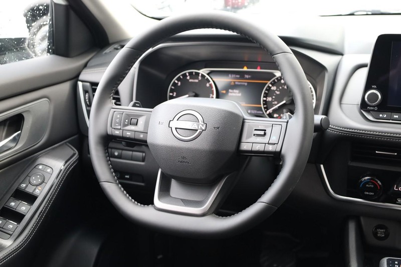 Nissan Rogue Vehicle Image 26