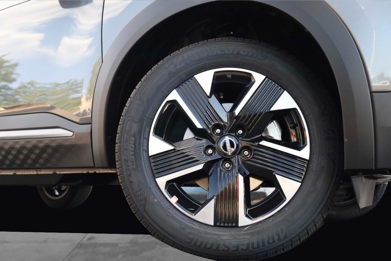 Nissan Kicks Vehicle Image 03