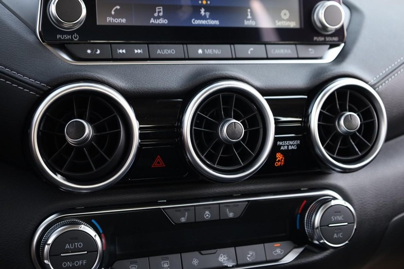 Nissan Sentra Vehicle Image 13