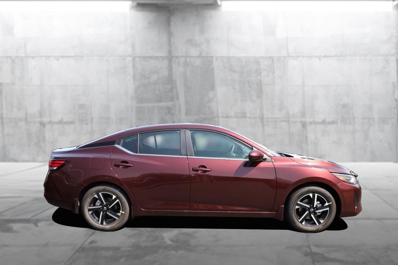 Nissan Sentra Vehicle Image 05