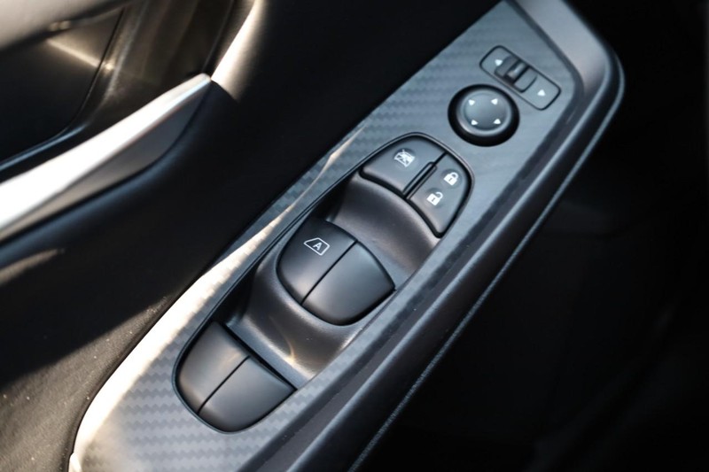 Nissan Sentra Vehicle Image 18