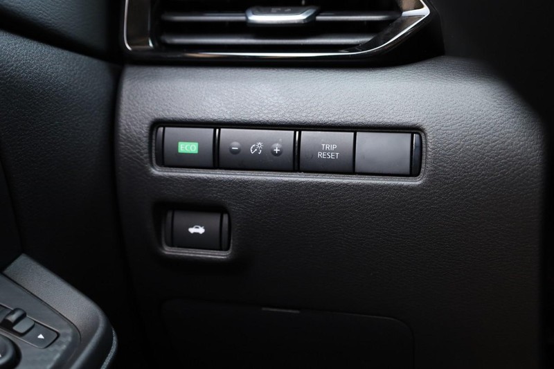 Nissan Sentra Vehicle Image 19