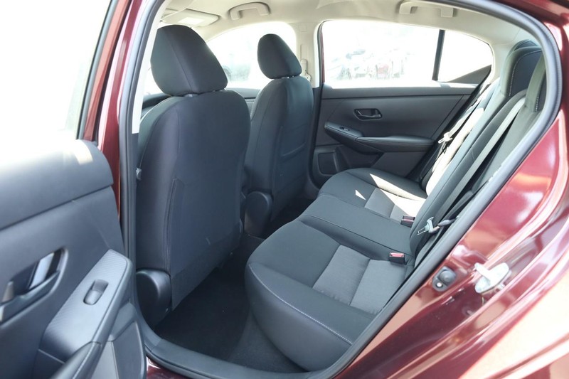 Nissan Sentra Vehicle Image 20