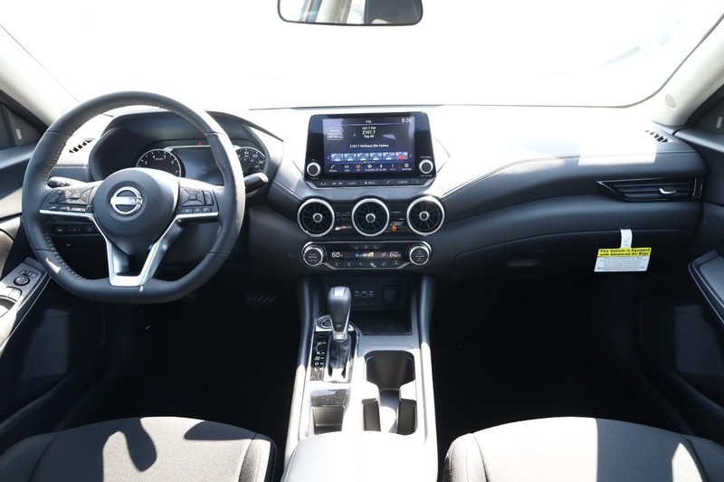 Nissan Sentra Vehicle Image 22