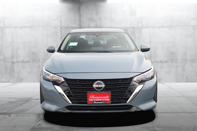 Nissan Sentra Vehicle Image 04