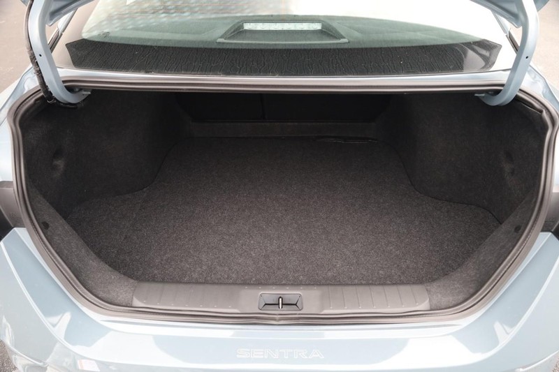 Nissan Sentra Vehicle Image 07