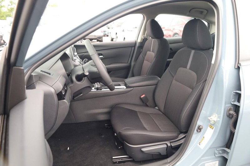 Nissan Sentra Vehicle Image 08