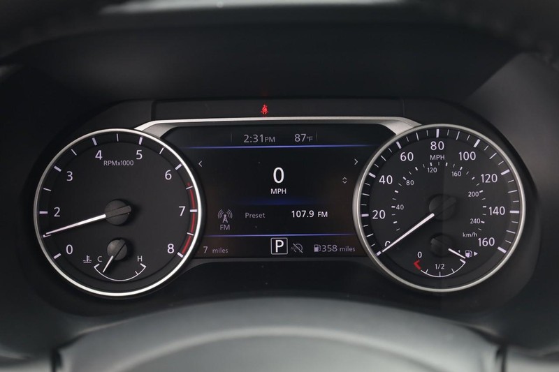 Nissan Sentra Vehicle Image 10
