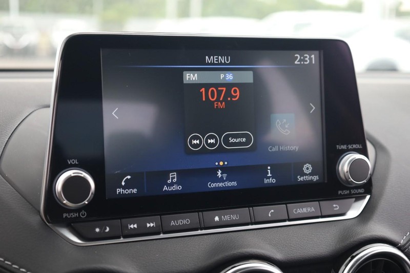 Nissan Sentra Vehicle Image 11