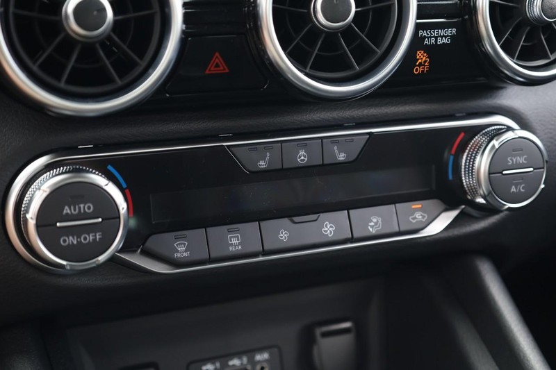 Nissan Sentra Vehicle Image 14