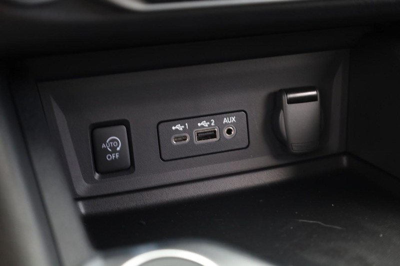 Nissan Sentra Vehicle Image 15