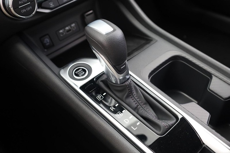 Nissan Sentra Vehicle Image 16