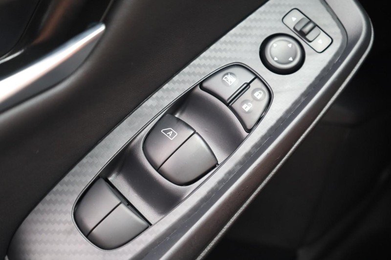 Nissan Sentra Vehicle Image 18