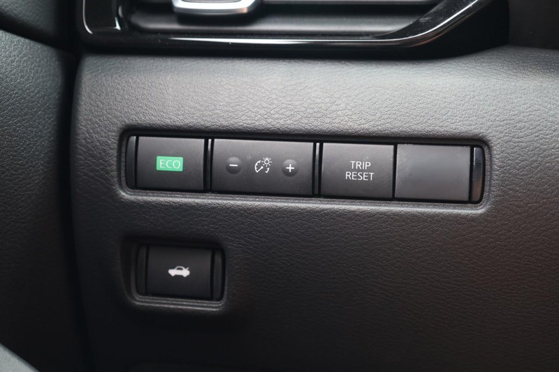 Nissan Sentra Vehicle Image 19