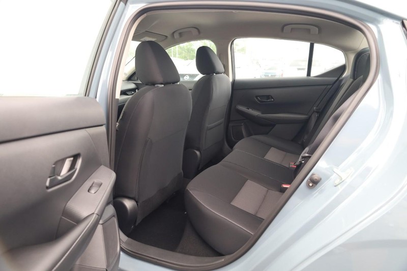 Nissan Sentra Vehicle Image 20