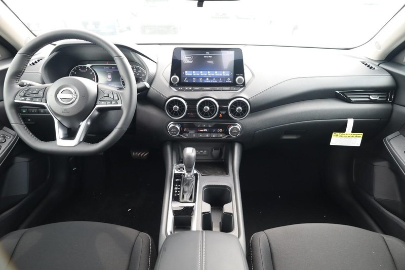 Nissan Sentra Vehicle Image 22