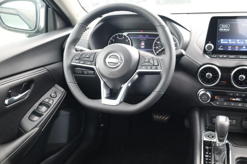 Nissan Sentra Vehicle Image 23
