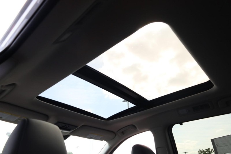 Nissan Pathfinder Vehicle Image 11