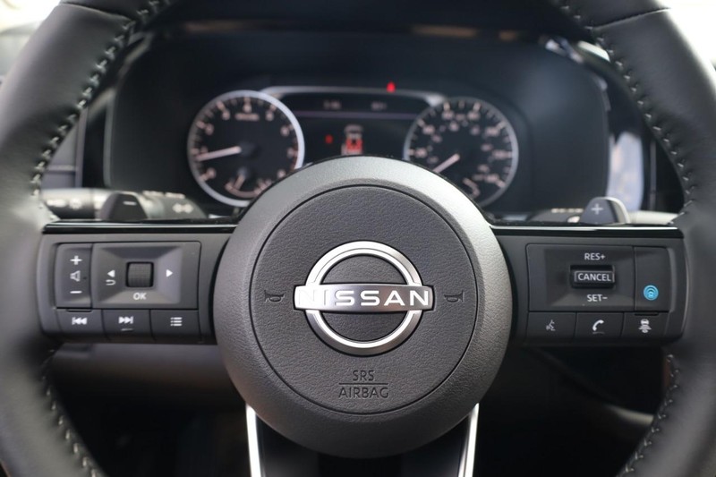 Nissan Pathfinder Vehicle Image 13
